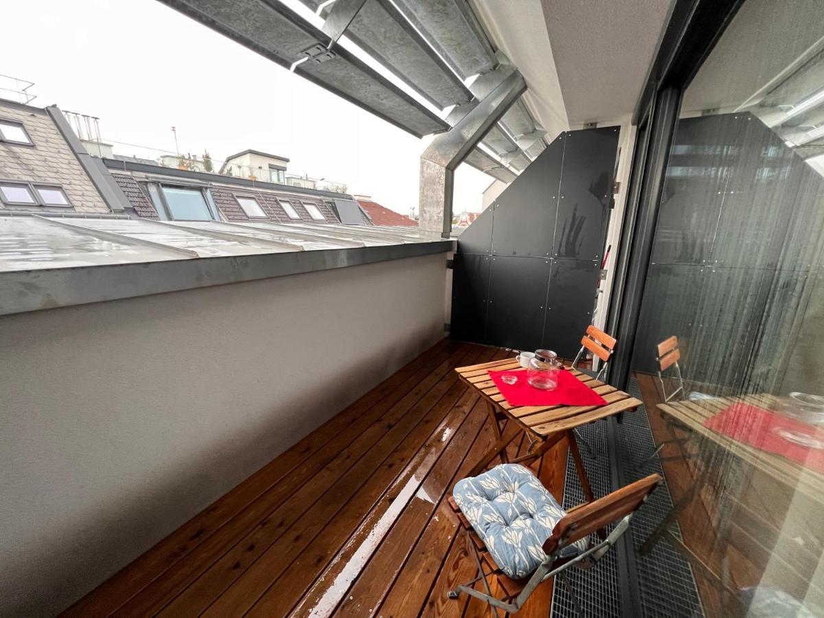 Tina´s Apartment Wina Bagian luar foto