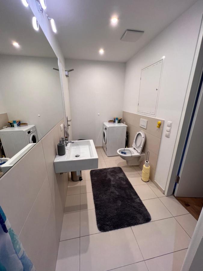 Tina´s Apartment Wina Bagian luar foto