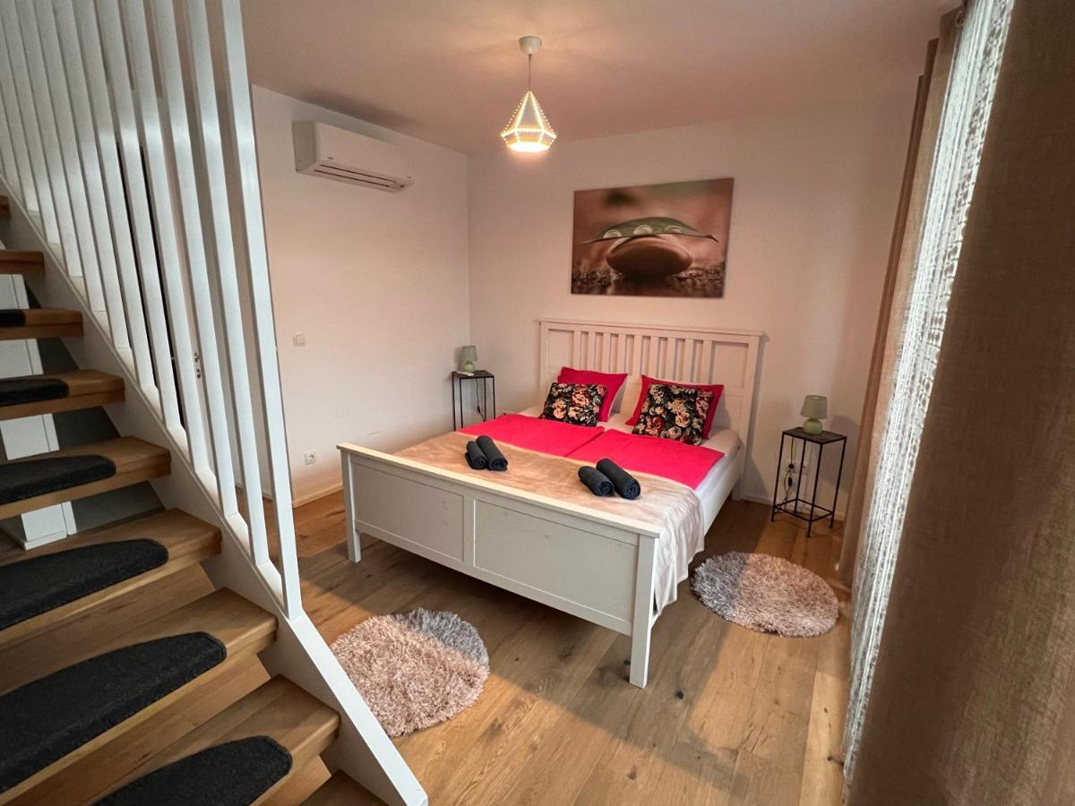 Tina´s Apartment Wina Bagian luar foto