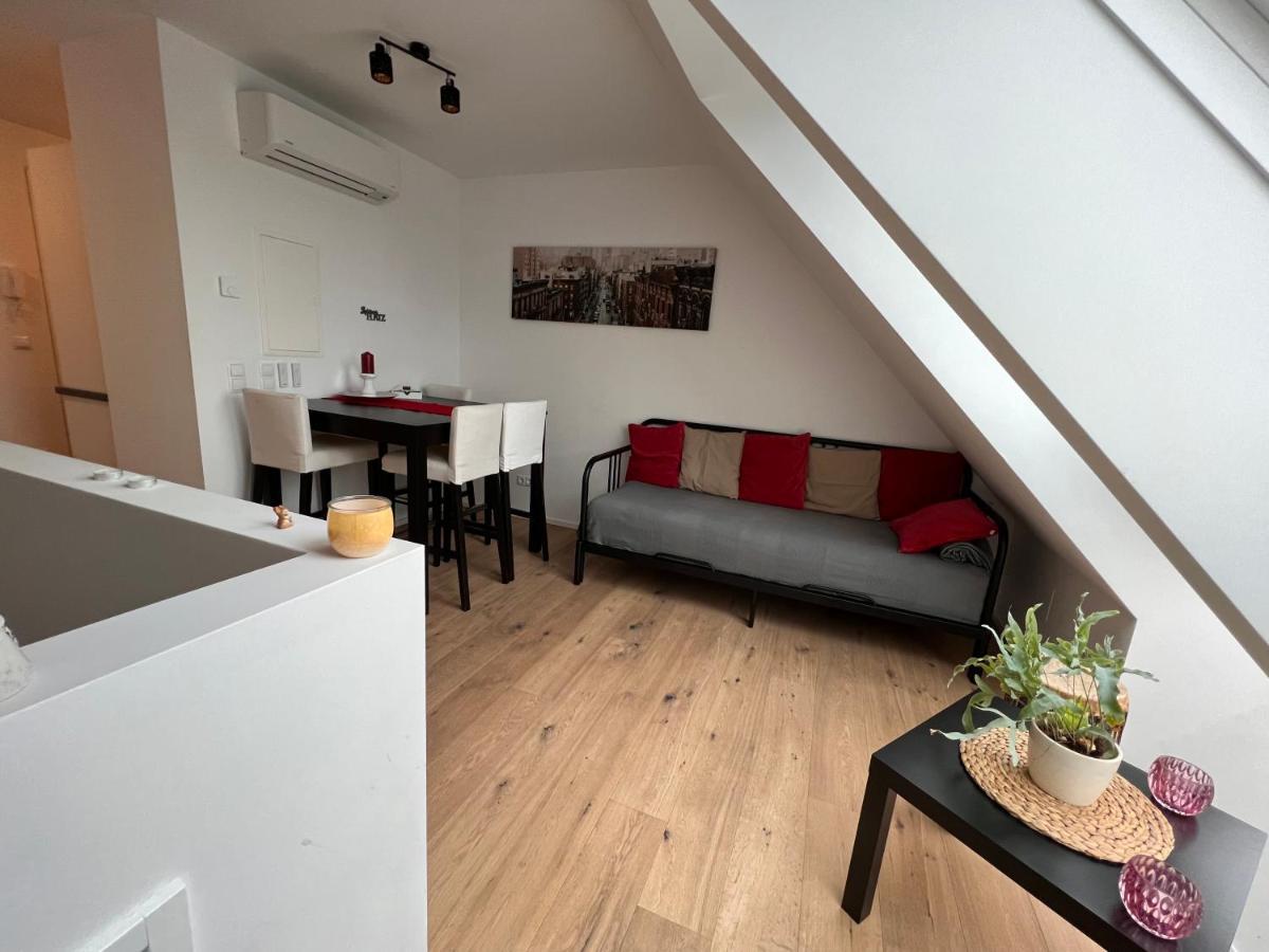 Tina´s Apartment Wina Bagian luar foto