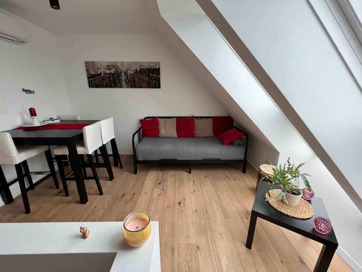 Tina´s Apartment Wina Bagian luar foto