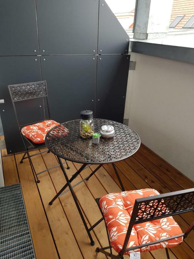 Tina´s Apartment Wina Bagian luar foto