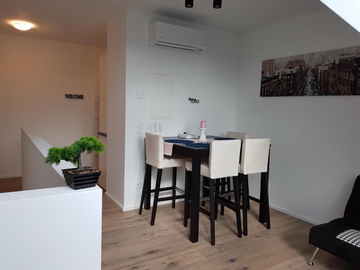 Tina´s Apartment Wina Bagian luar foto